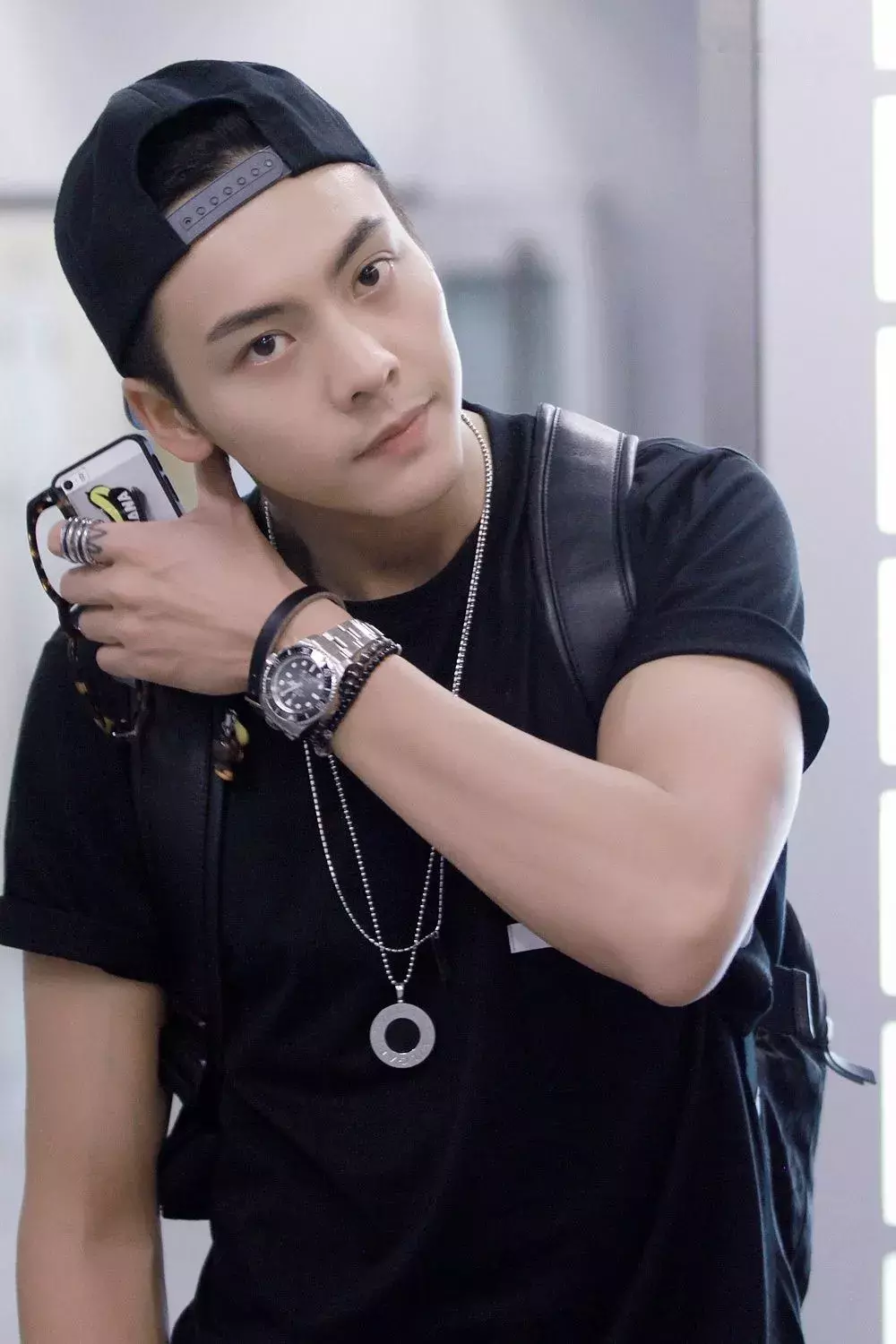 男生戴配饰指南,解锁"男人味",这个春天帅起来!