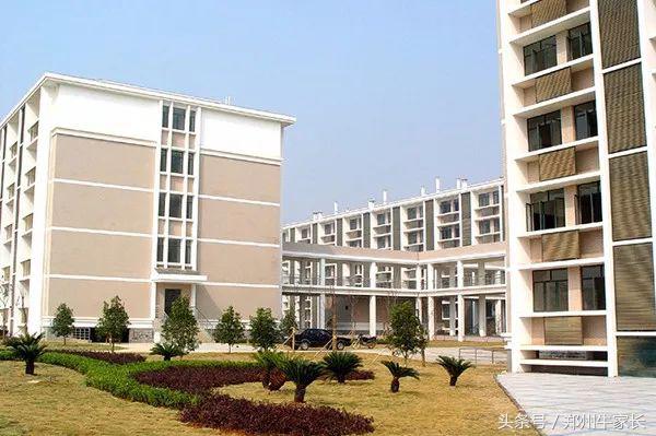 这所高校有4个学科进入ESI排名前1%，校门被誉为“亚洲第一大门”