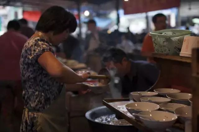 跑遍8个区！这25家旮旯美食才是真正《舌尖上的魔都》！