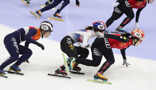 速滑世界杯总决赛首尔站接力(短道世界杯首尔站收官 女子接力决赛中国队犯规)