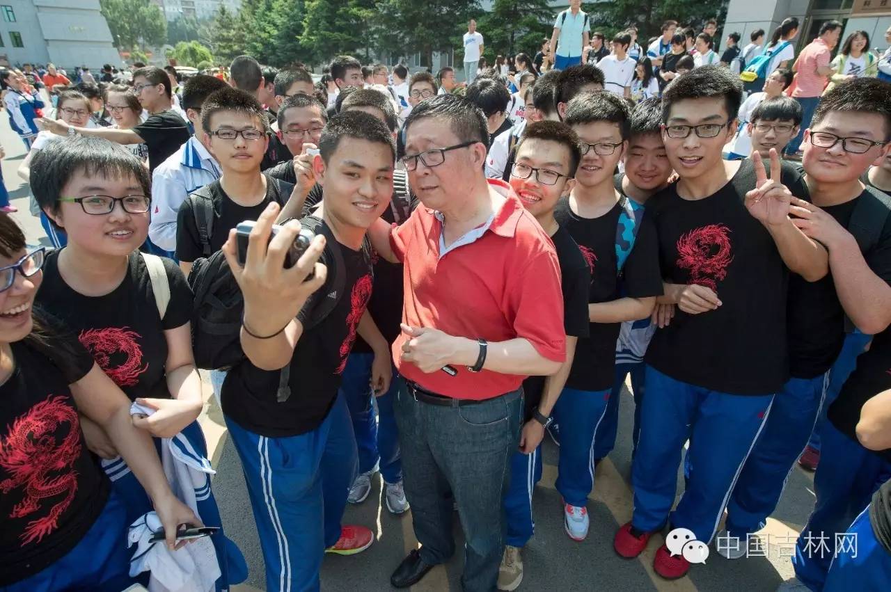 毕业照，不将就！吉林的毕业生们城会玩！