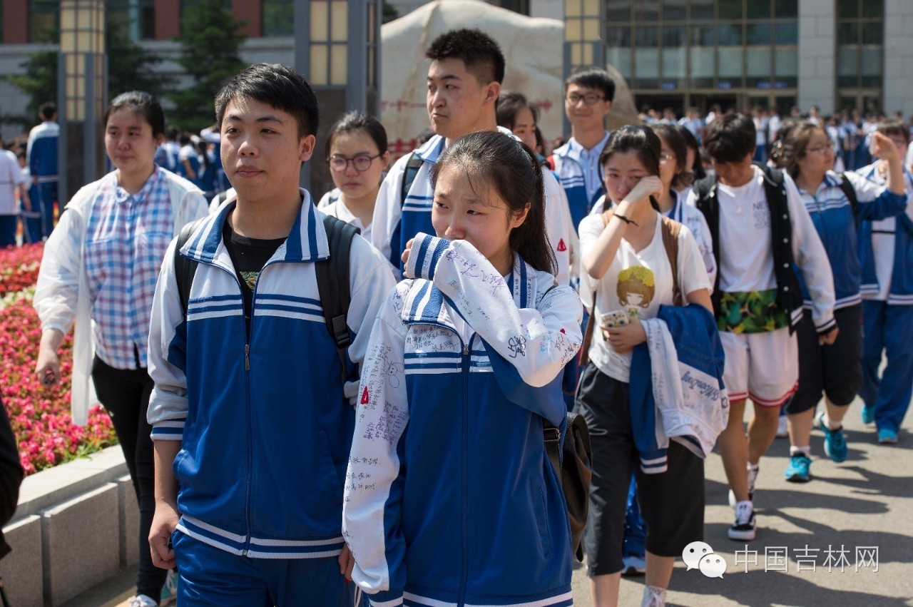 毕业照，不将就！吉林的毕业生们城会玩！