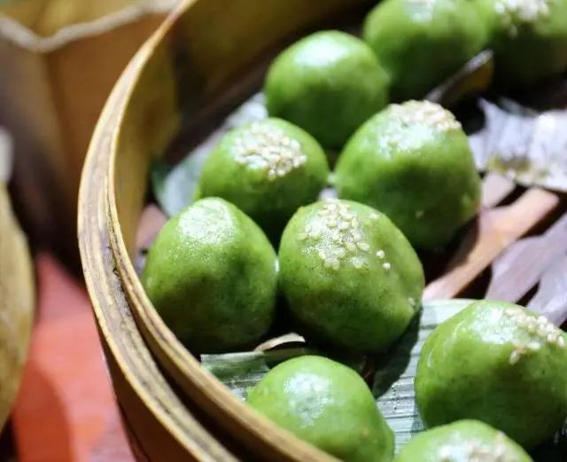 清明吃青团，你吃对了吗？告诉你怎么正确的食用青团~