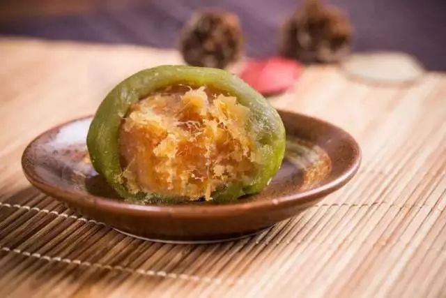 清明吃青团，你吃对了吗？告诉你怎么正确的食用青团~