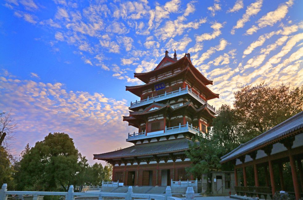 武安山,我们玉山人又称塔山.小编最喜欢晚上去爬一爬武安山了.