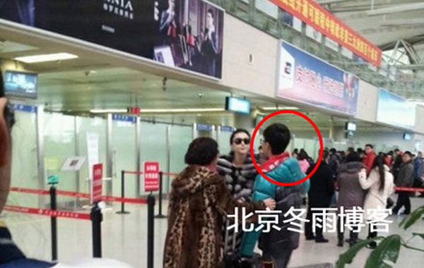 范冰冰弟弟的近照曝光！是不是她儿子还用验DNA吗？