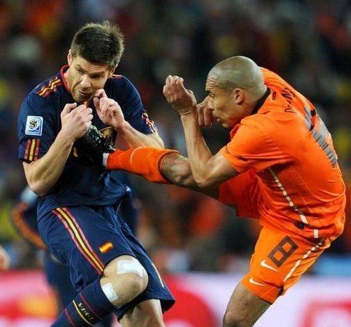 戴琳秦升都小心曝德容收中超报价飞踹阿隆索留骂名