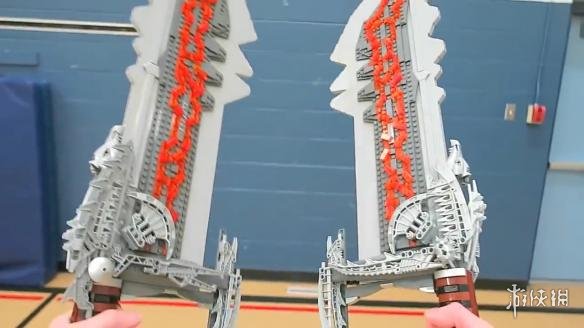 外国大神用1500块乐高积木打造《战神》混沌双刃！