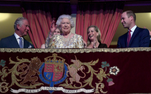 步行“温莎传奇”：从书籍电影、电视剧中得知英国女王