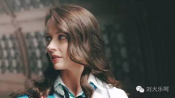 嫌疑犯的追踪：我带着认真的表情来解决案件，你却让我的狗哭了。