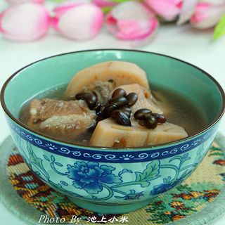 黑豆炖排骨汤的做法(醇香汤底烹饪经典黑豆炖排骨)