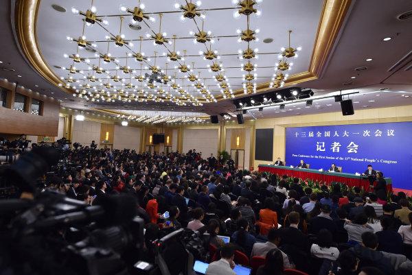 中國人海外有保障！外交部記者會王毅說了三個好消息 交友軟體 第2張