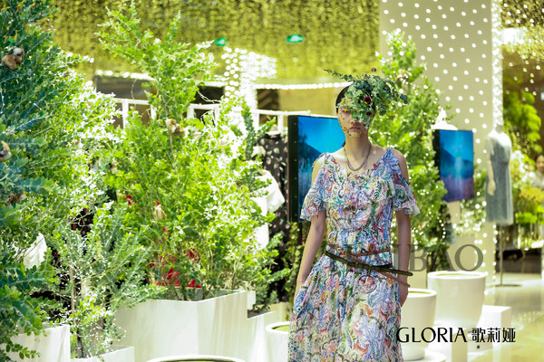 歌莉娅 (GLORIA) 发布2018夏季女装，全新“绿野星踪”概念店也正式亮相广州K11购物艺术中心三层