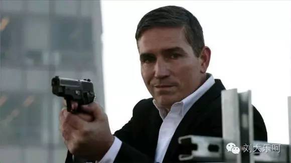 嫌疑犯的追踪：我带着认真的表情来解决案件，你却让我的狗哭了。