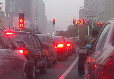 自动挡车等红灯挂什么档？P档N档都伤车！