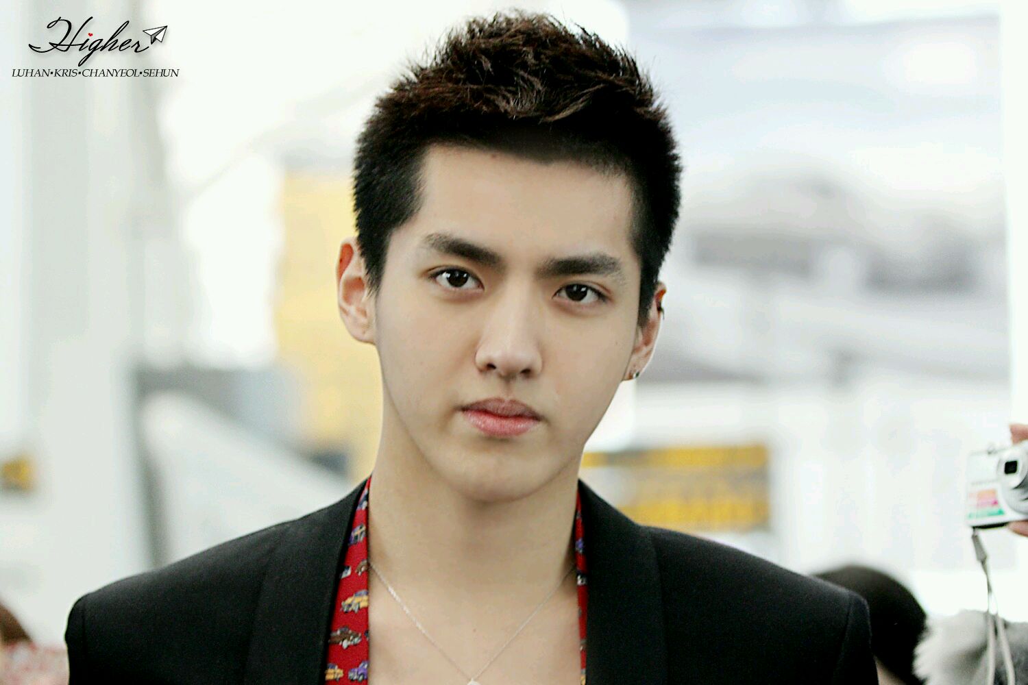 吴亦凡左耳佩戴耳钉周杰伦左耳佩戴耳钉罗志祥左耳佩戴耳钉李易峰左耳