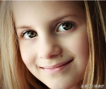 右眼睛旁边有痣代表什么 右眼旁边有痣好不好_达一风水网