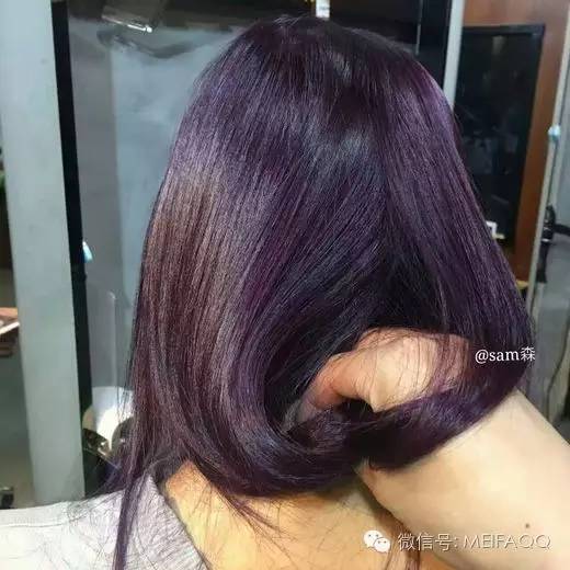 《商业色彩》深紫色黑发一步到位的配方