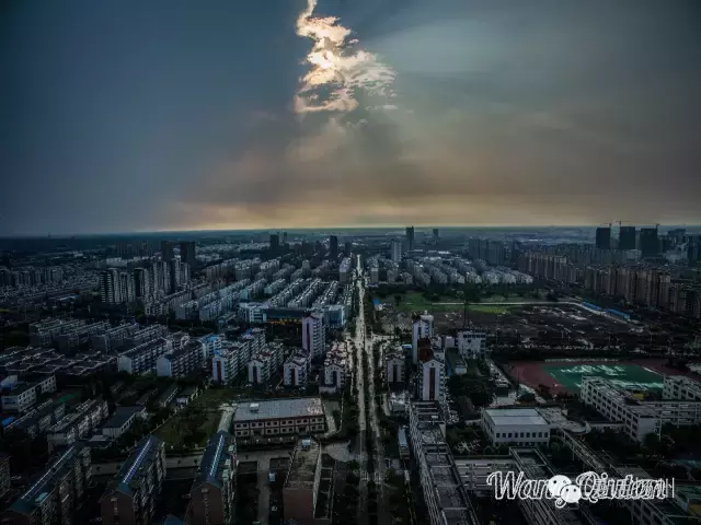 粉红色的夏天，粉红色的晚霞，粉红色的天空，粉红色的万福大桥