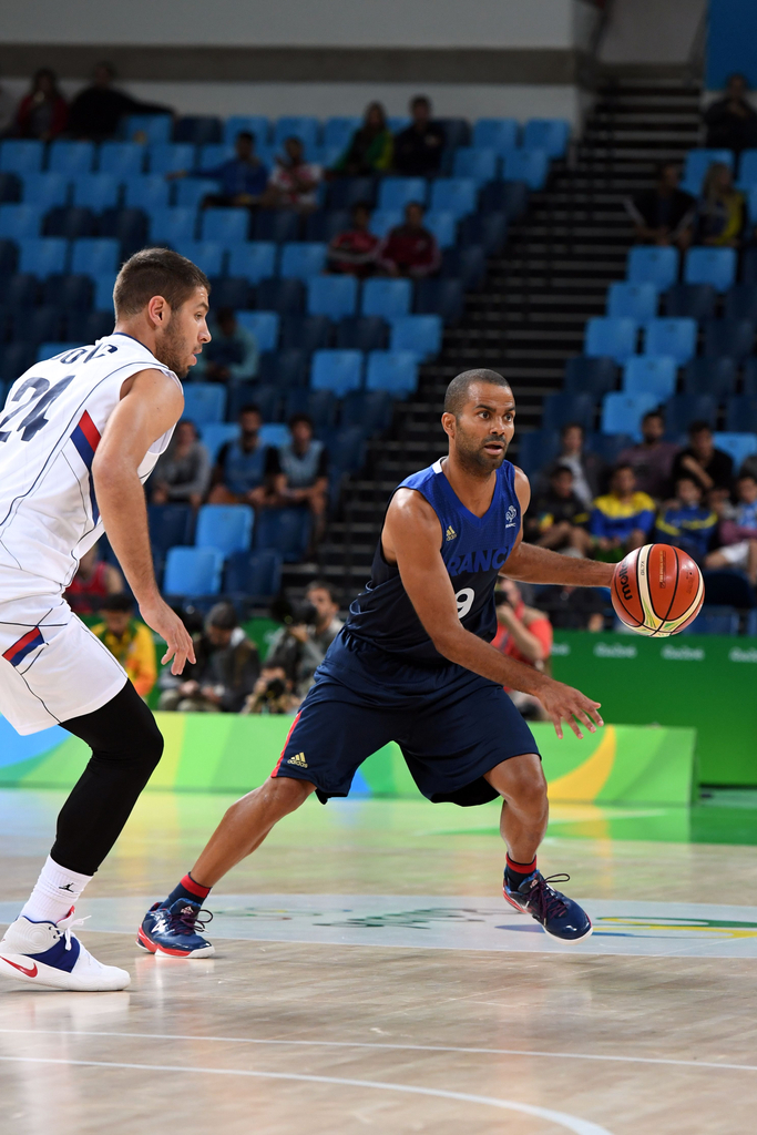 德尔菲诺为什么不打nba(五大国际篮联巨星同天退役，当年的他们可是梦之队最大威胁)