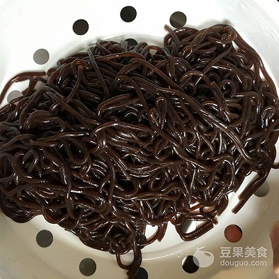 蕨根粉是什么做的（懒人也能学会的17步蕨根粉做法 ）