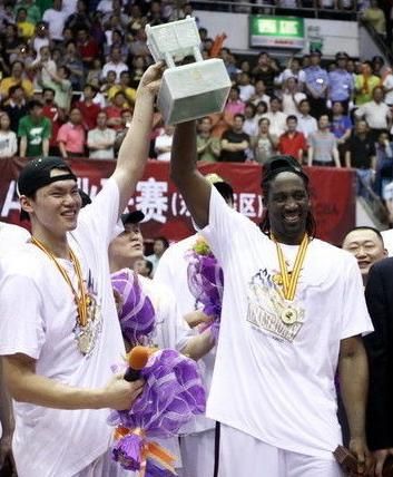 积臣为什么打不了nba(他是比马布里更成功的CBA外援 因心脏问题无缘NBA)