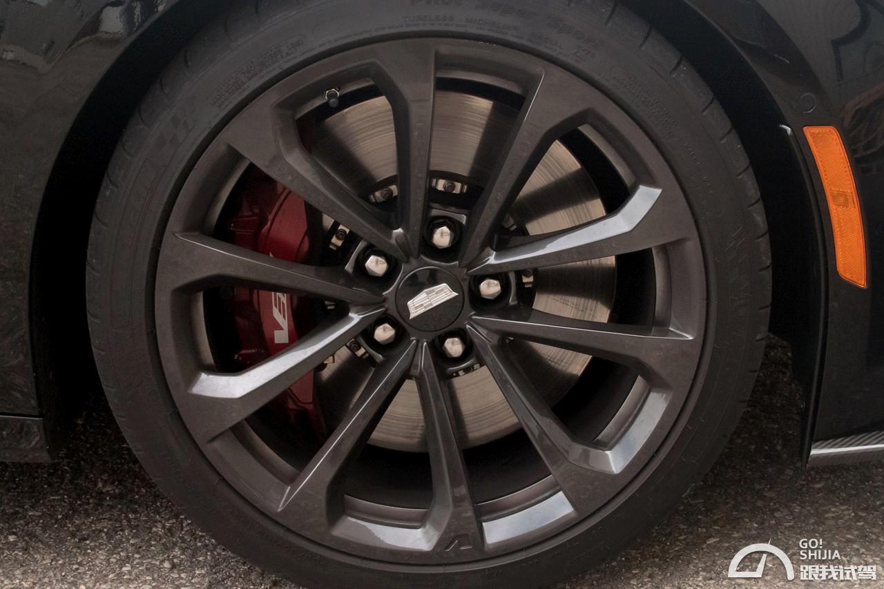 追击911的5座Sedan 体验凯迪拉克CTS-V