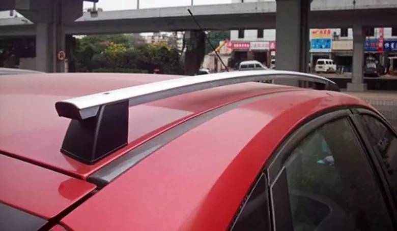 汽车行李架载物品被交警罚款，那行李架是干嘛的？只是摆设吗