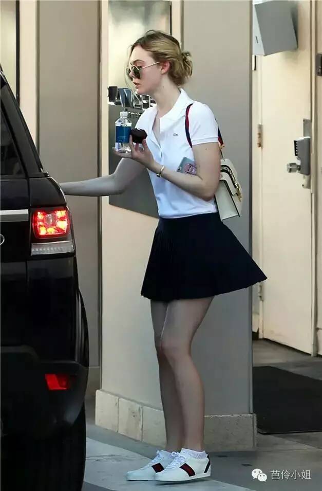 Sporty Style</p><p>　　 还在嫌它土你就凹凸了！最会穿衣的时髦星人都爱到不想脱