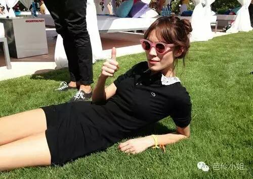 Sporty Style</p><p>　　 还在嫌它土你就凹凸了！最会穿衣的时髦星人都爱到不想脱