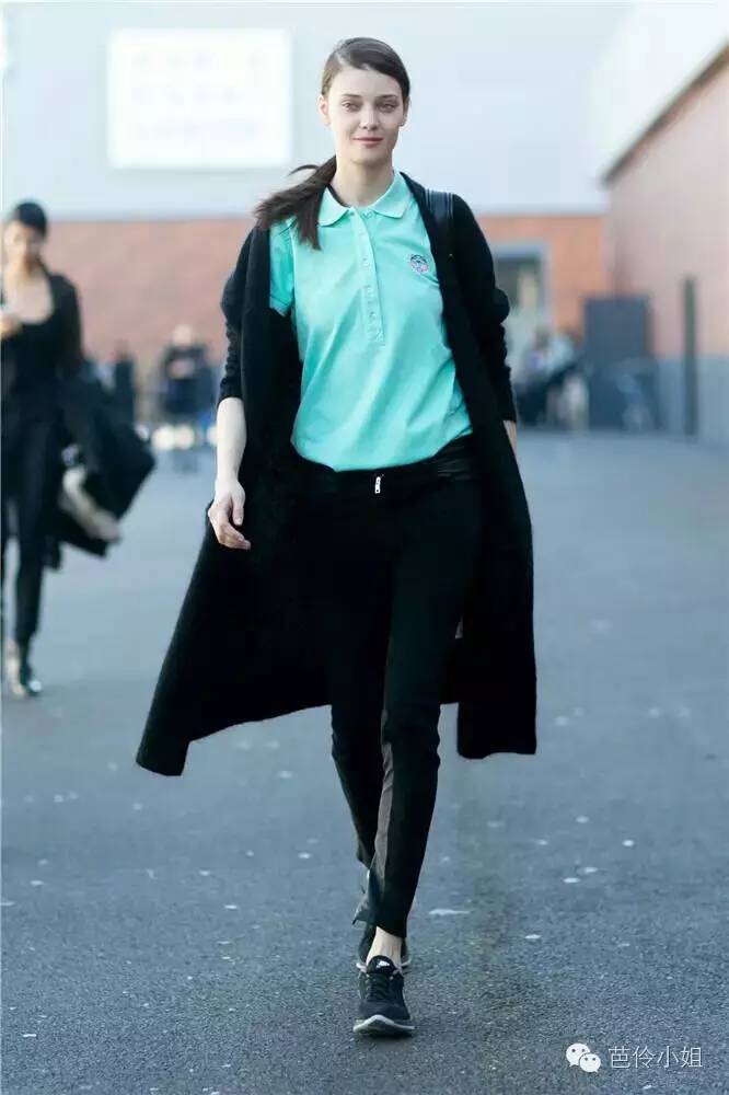 Sporty Style</p><p>　　 还在嫌它土你就凹凸了！最会穿衣的时髦星人都爱到不想脱