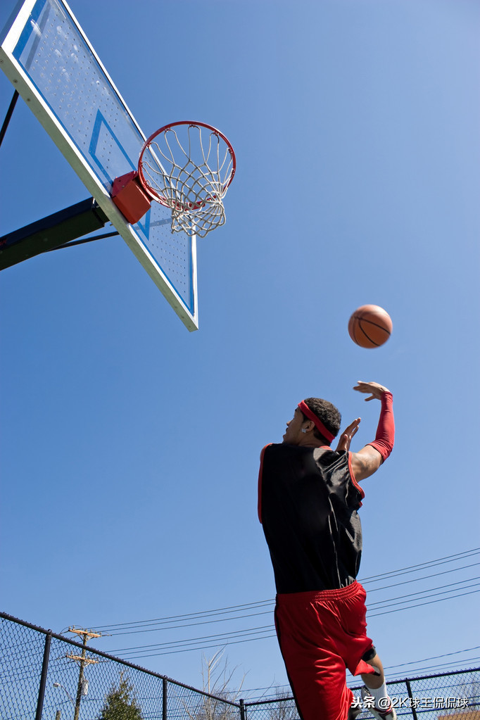 为什么勾手上不了nba(勾手投篮实战效果好吗？为何现在NBA几乎没人使用这一技术？)