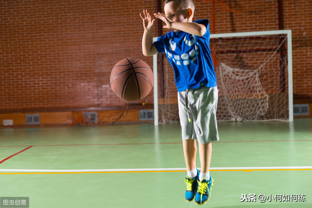 为什么nba球员跳那么高怎么练习(打篮球想扣篮，力量训练能够有效提升弹跳力，触摸篮筐不是梦)