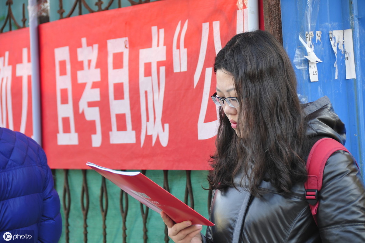 重庆公务员猛招895人！法院、检查验、乡镇、遴选都缺人