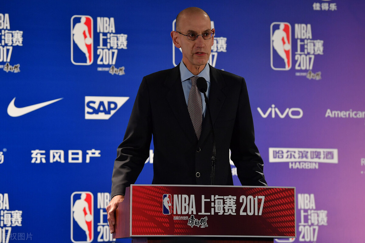 为什么在nba不能打裁判(NBA裁判有争议？为什么不使用机器人裁判？)