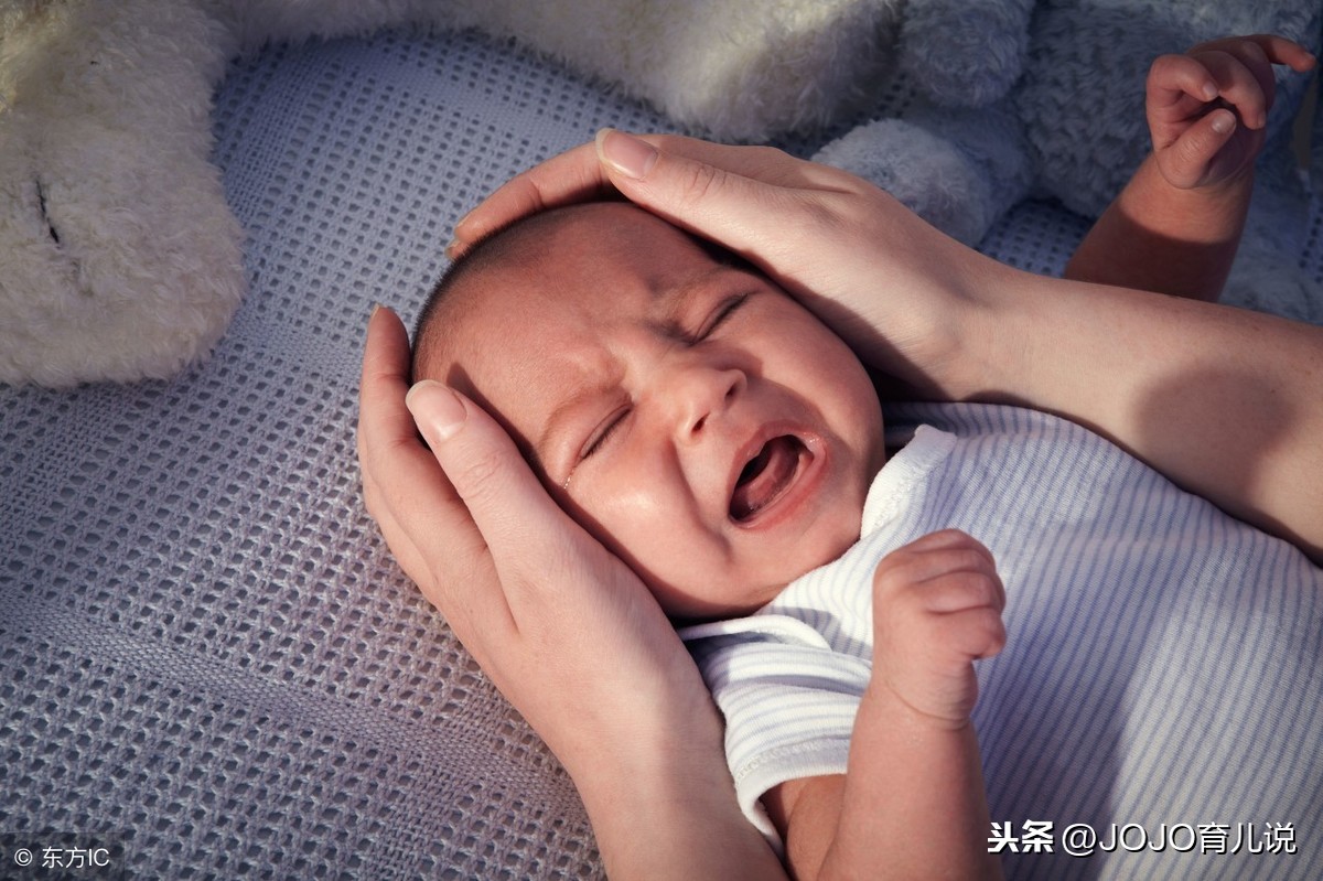 新生儿总在半夜固定时间哭闹，不吃不喝，是什么原因？怎么办？