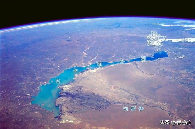 巴尔喀什湖东咸西淡的原因？曾经是我国西北最大的湖