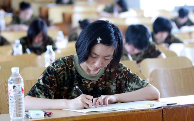 如今大学生当兵真好，所有“优惠政策”都围着转，望周知