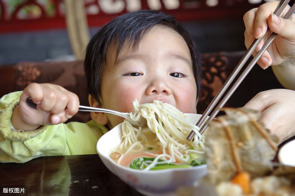 孩子拉到脱水？家长不要做这2件事，否则只会更严重！