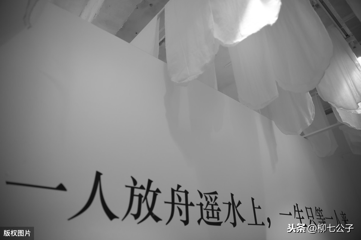 有种默契叫心照不宣，有种感觉妙不可言，有种幸福叫捧着手机傻笑