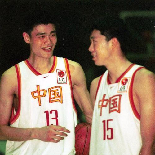 姚明在nba的教练有哪些(姚明和大郅在NBA交手5次，他们是这种数据！球迷：没对比就没伤害)