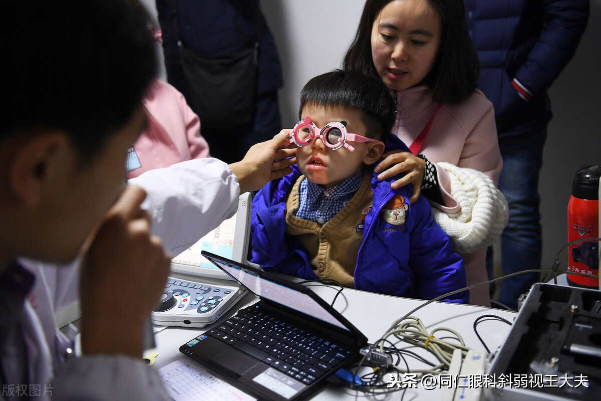 为什么一定要到医院配眼镜？医学验光有多高级？