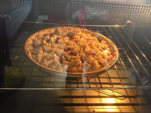 冬天，要常吃没有打农药的水果，坚持食用，晒黑的皮肤慢慢白