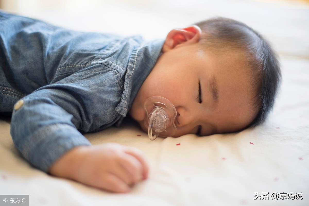 宝宝睡觉时，有这三种错误睡姿，半岁前改不掉，头型可能会不对称 - 知乎