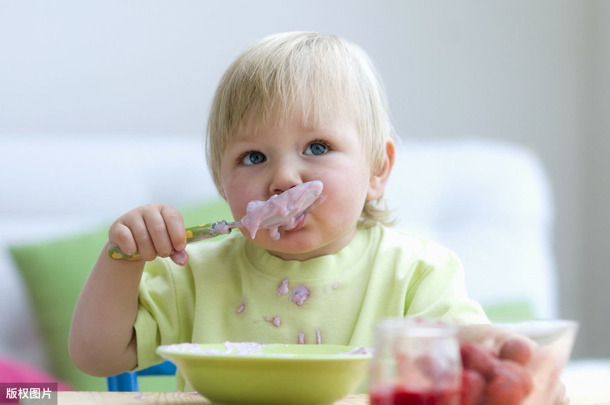 6个月是添加辅食的最佳年龄？英国专家的建议，可能和你想的不同