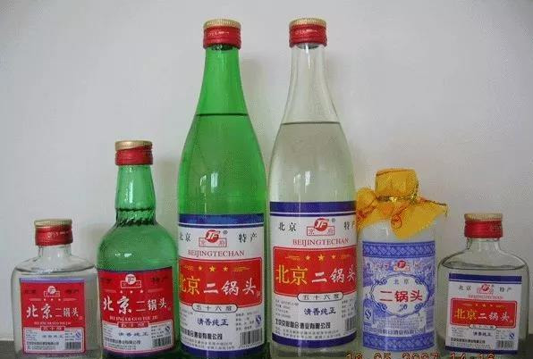 明明是酒精勾兑酒为什么标注“陈酿”？15元一瓶牛栏山二锅头喝的人还不少