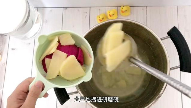 宝宝便秘了，宝妈给宝宝做了这道辅食，补铁又润肠