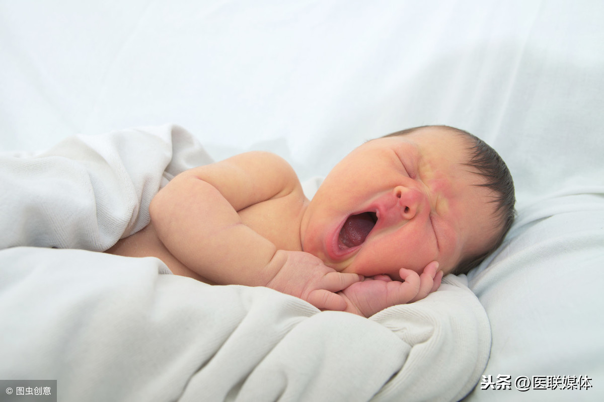 宝宝刚生出来“黄疸偏高”？多是2方面原因，不必太着急