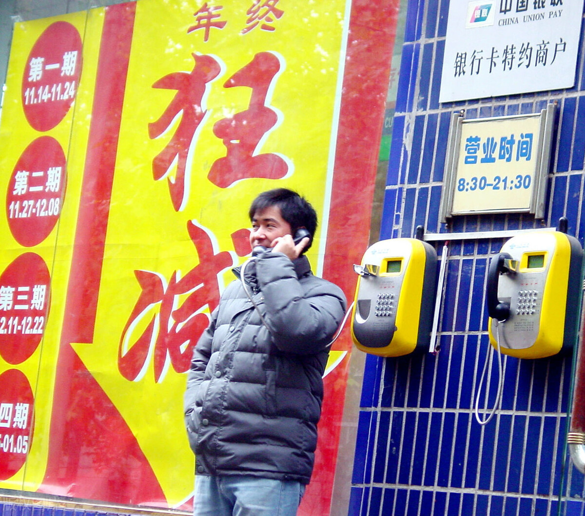 父亲眼含泪光絮叨：“原本是你的依靠，殊不知已成累赘”