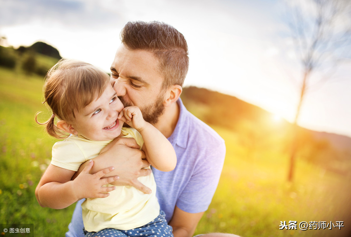 宝宝头皮黄色鳞屑、爸爸头皮屑多都是脂溢性皮炎？怎么治疗？